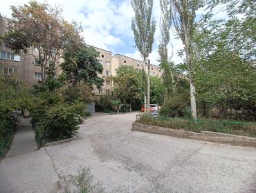 тоголок молдо сыдыкова: 2 комнаты, 48 м², Индивидуалка, 1 этаж, Косметический ремонт