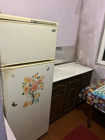 ucuz ev: Rüstəmov 36. Metroya 4-5 dəqiqə piyada məsafədədir. 1 in 2 yə — 8