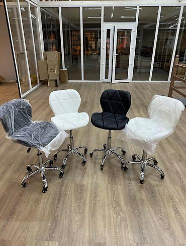 Другая мебель: Продаем удобное кресло с мягким сиденьем и спинкой белого цвета🫣 — 11