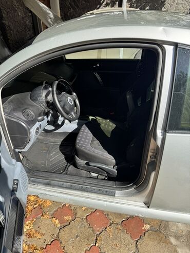 Volkswagen: Volkswagen New Beetle: 2000 г., 2 л, Автомат, Бензин, Хэтчбэк — 8