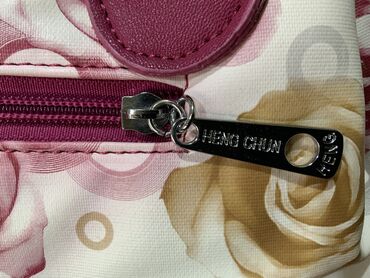 Çantalar: Gənc xanımlar üçün həm çiyindən asmalı, həm də əldə tutulacaq — 6