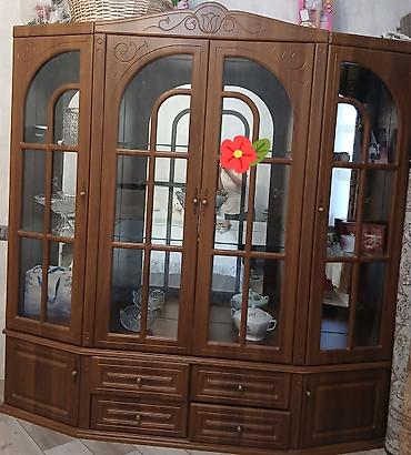 Dolablar: Klassik üslubda böyük vitrinli bufet - Material: taxta korpus, şüşə — 1
