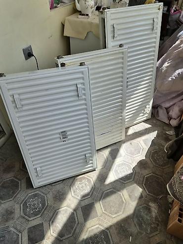 трубчатый радиатор: Ağ rəngli panel tipli istilik radiatorları. Məhsul metal korpuslu — 1