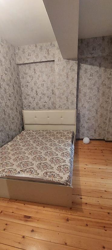 at südü: Xırdalanda At Heykəlinin yanında 2 otaqlı əşyalı mənzil kirayə — 7