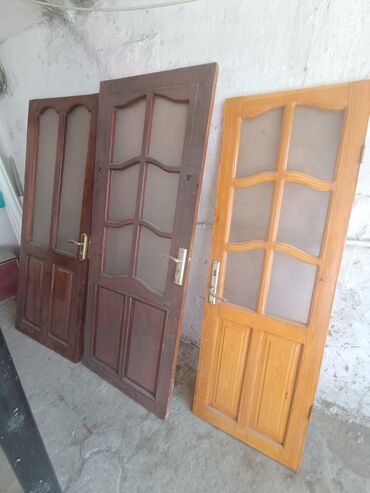 işlənmiş ev qapıları: Taxta qapilar satiram evdən cixma.remont eledim deye cixartdim