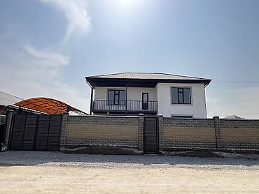 Продажа коттеджей и домов: Продаётся двухэтажный дом современного типа с закрытым двором — 1