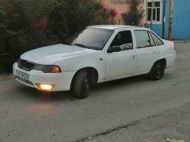 Daewoo: Daewoo Nexia: 1.5 l | 2010 il Sedan