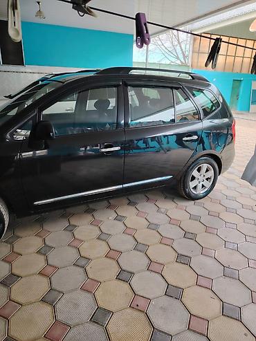 mercedes disk per page 40: Kia Carens: 0.2 l | 2008 il Sedan — 4