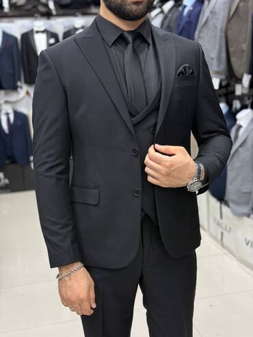 Kostyumlar: Kişi Kostyum Dəstləri - Klassik və modern kəsim: dar siluet, çiynə — 37