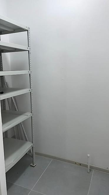 Долгосрочная аренда комнат: Сдаю двухкомнатнаю квартиру 
г.МАНАС
адрес:возле новой мерии — 2
