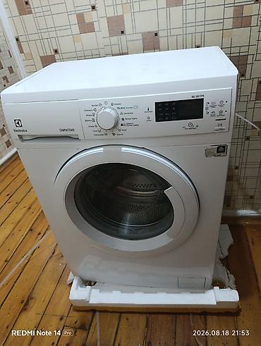 dikiş maşınları: Electrolux CompactCare paltaryuyan maşın. Öndən yükləməli modeldir — 4