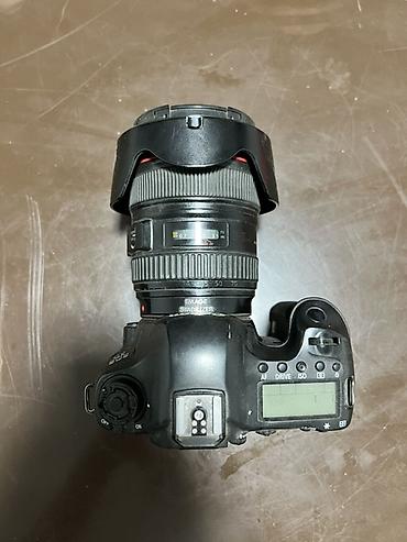 digital camera: Фотоаппарат Canon EOS (зеркальная камера серии 5D) с широкоугольным — 4