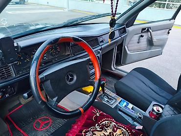 190 satışı: Mercedes-Benz 190 (W201) sedan - Kuzov: 4 qapılı sedan, qara rəng - — 10