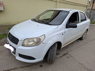 Ravon: Ağ rəngli 4 qapılı sedan. Xüsusiyyətlər: - Yanacaq növü: benzin - — 5