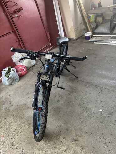 Elektrik velosipedlər: Qabaq tekeri partlayıb. Ciddi alıcıya 150 manata vererem. Mavi vurğulu