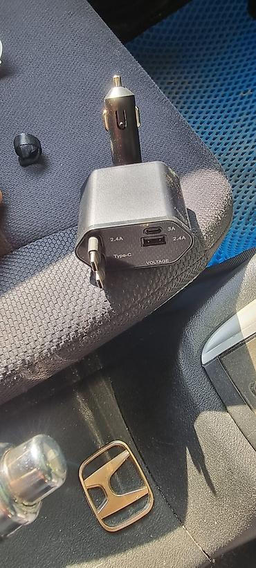 зарядка прикуриватель: Автомобильное зарядное устройство с выдвижными кабелями и дисплеем — 2