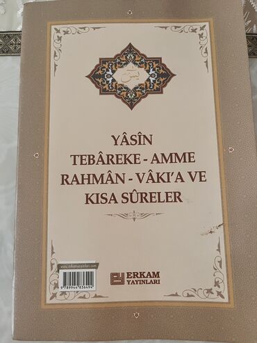 fələq surəsi: Yasin 
Ekram yayınları
Bir çox surələr ərəbcə qeyd edilib