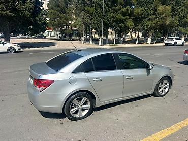forut satsi: Chevrolet Cruze: 1.4 l | 2013 il 286532 km Sedan — 7
