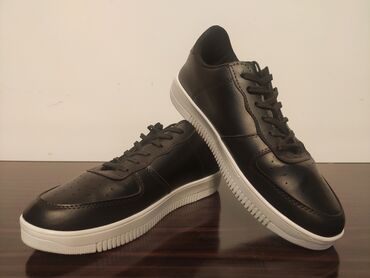 alçaq kedlər: Krasofka, sneaker, ketlər yenidir münasib qiymətə satılır (41) (41.5)