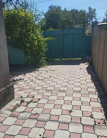 3комнатные: 🏠 СРОЧНО ПРОДАЁТСЯ ДОМ В БИШКЕКЕ 📍 Район: Аламединский рынок — 3