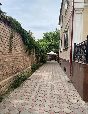 Дома: 700 м², 6 комнат и более, Золотой квадрат — 4