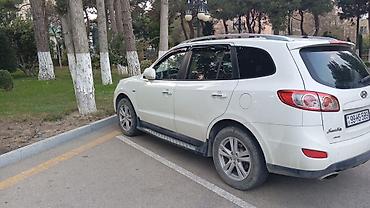 eco spirt: Hyundai Santa Fe – ağ rəngli, 4WD krossover/SUV. Əsas xüsusiyyətlər — 3