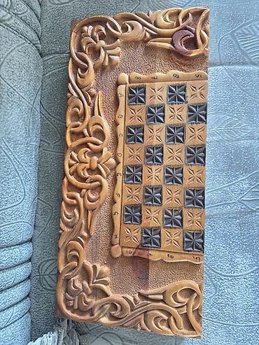 Шахматы: Резная деревянная шахматная доска-ларец Цена Договорная. - Материал — 2