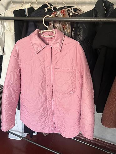 Айымдардын кийими: Стеганая куртка-рубашка розового цвета. (bershka) - Материал: легкий — 2