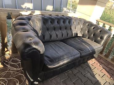 Chesterfield üslubunda 2 nəfərlik dəri divan - Rəng: qara - Material