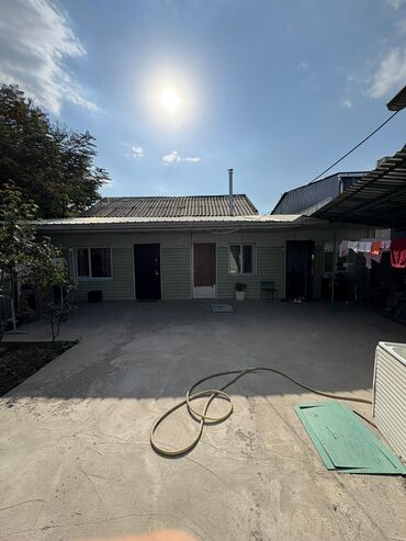 сдаю пол дома рабочий городок: 40 м², 2 комнаты, Утепленный, Забор, огорожен