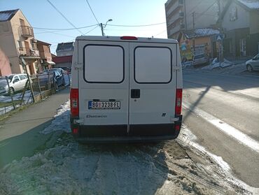 Fiat: Fiat Ducato furgon – beli, zatvoreni tovarni kombi. Ključne — 4