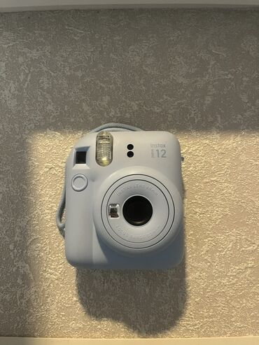 soyuducu mini: Fujifilm Instax mini 12 – pastel mavi rəngdə ani fotoaparat
