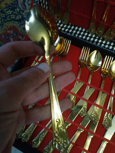 açar nabor: Qızıl suyuna çəkilmiş 12 nəfərlik dəst – dəbdəbəli qutu ilə. Dəst