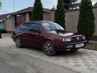 автомобиль венто: Volkswagen Vento: 1992 г., 1.8 л, Механика, Газ, Седан