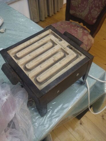 Kondisionerlər: Daxili istilik elementləri olan kvadrat formalı elektrik qızdırıcı