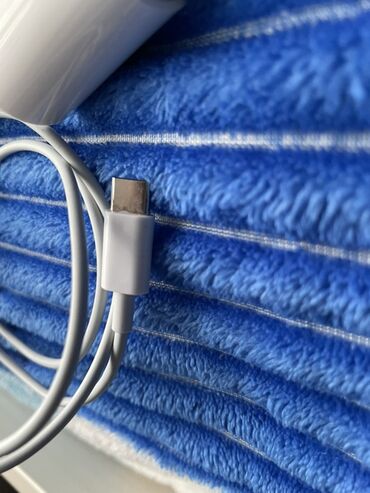 Şarj cihazları: Simsiz şarj cihazı Apple, 20 Vt — 3