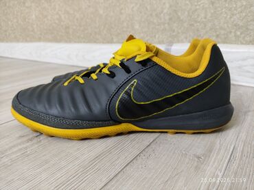 Бутсы: Сороконожки Nike. Размер 42, точнее 26.5 см. Надевал на пару игр