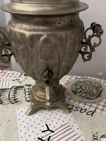 samavar: Klassik rus samovarı – kömür/od közü ilə işləyən metal çay dəmləyən — 2