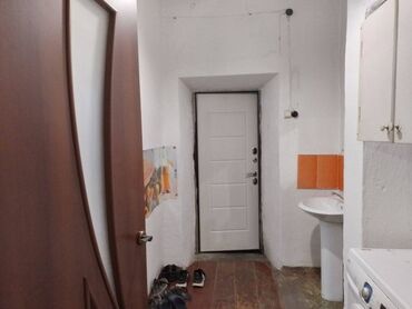 обмен квартиру на дом в бишкеке: 70 м², 4 комнаты, Старый ремонт Без мебели