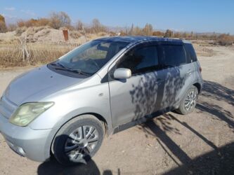 обмен машинами с доплатой: Toyota ist: 2003 г., 1.3 л, Автомат, Бензин, Хэтчбэк