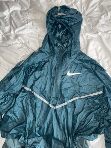 Šuškavci: 2 u 1
Nike duks gornji deo
M veličina
8000din
Iz inostranstva — 18