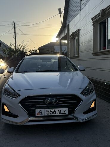 какая машина подойдет для яндекс такси: Современный седан Hyundai Sonata белого цвета, оснащенный широкой
