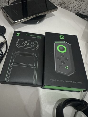 беспроводной пульт дистанционного управления: Игровой контроллер Black Shark GamePad (левая сторона) + держатель