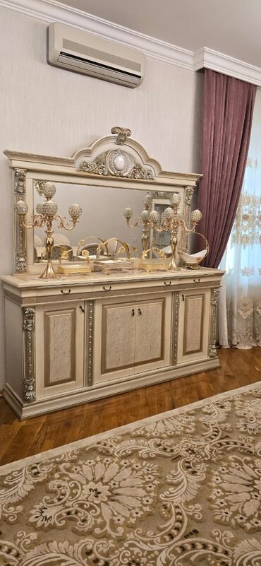 стеклянная подставка под телевизор: İşlənmiş, Komod, Masa və oturacaqlar, Divan, Kredit yoxdur, Azərbaycan