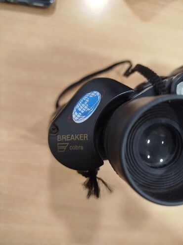 Binokllar: Binokl – klassik Porro prizmalı, geniş obyektivli model. Mədədə — 10