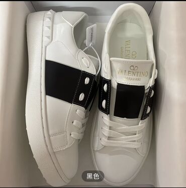 спортивные бриджи мужские: Продаю новые кеды Valentino белые с черной вставкой. В коробке. Очень