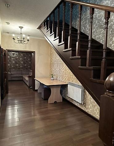 Продажа коттеджей и домов: Просторный частный дом. - Планировка: несколько изолированных комнат — 5