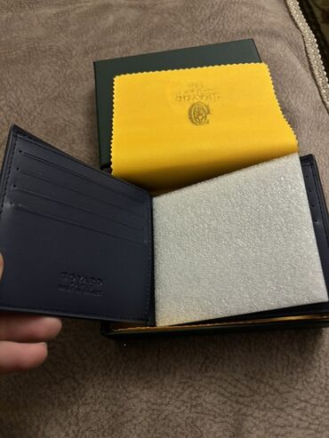 Eynəklər: Pulqabı, Təbii dəri