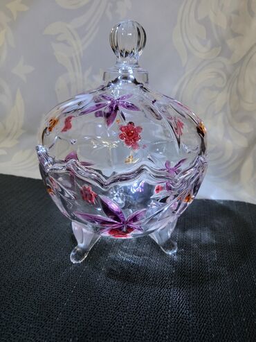 Ostalo posuđe: Nova bombonijera. Bombonijera nova,sve na njoj odsjaj od svetla — 1