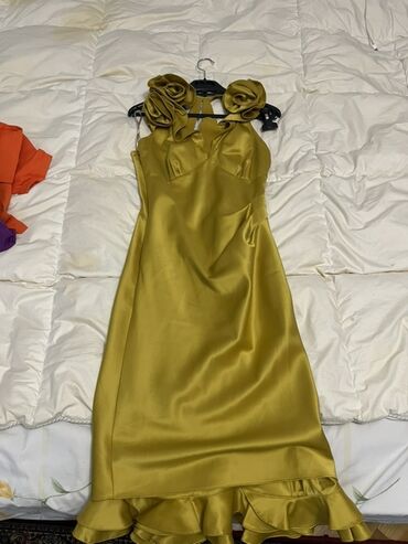 Toy paltarları: Ağ rəngli zərif gəlinlik - Model: baldırdan enən düz/yarı-fleyta — 6